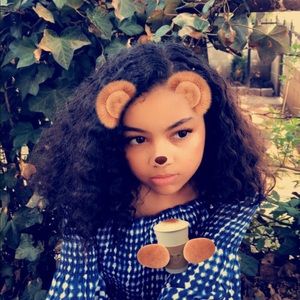 Meet your Posher, Leila